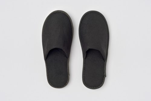 Schwarze geschlossene Hotelpantoffeln aus Frottee