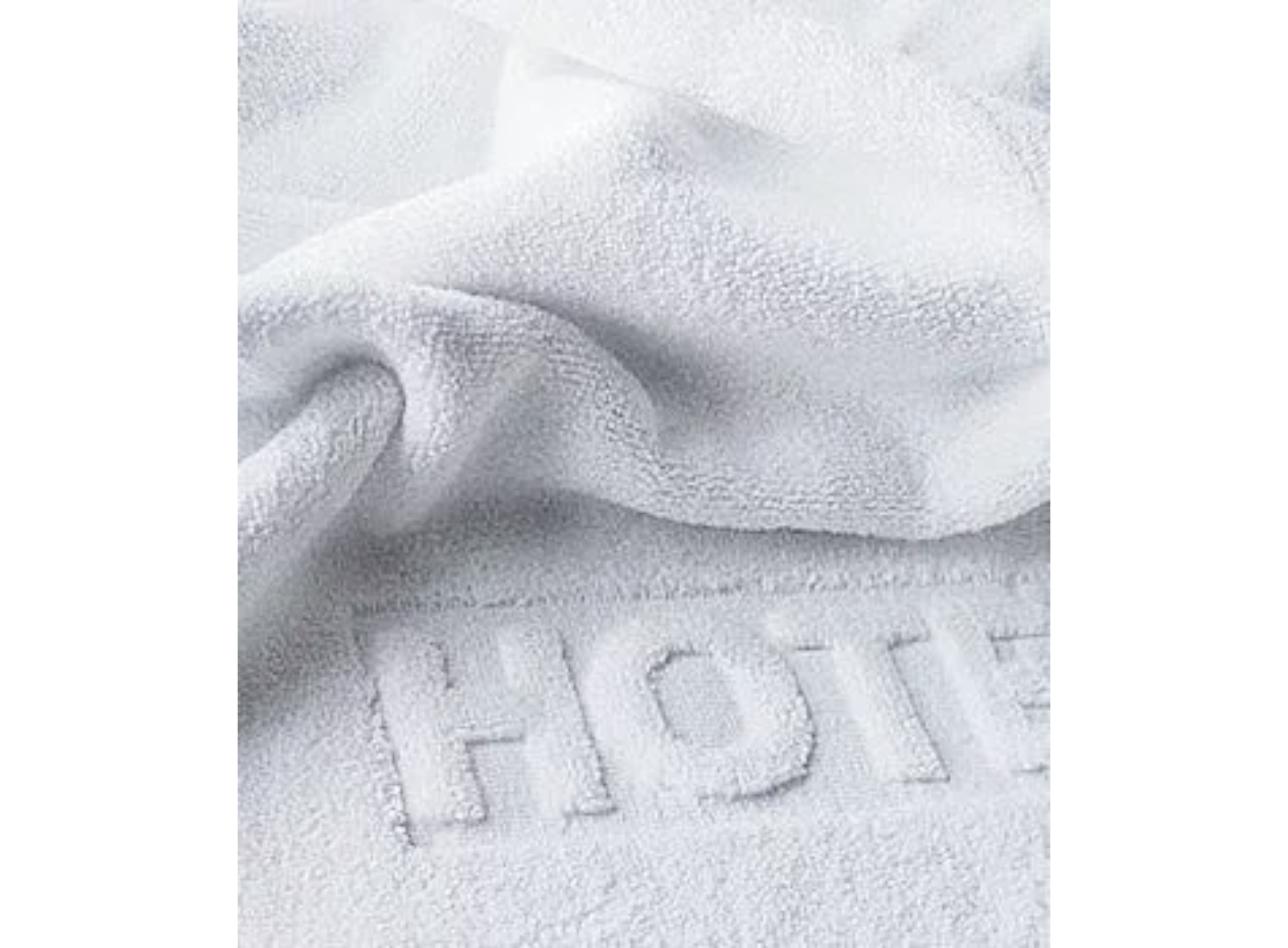 Badewannenvorleger im Hotel: Größe, Grammatur und Rutschfestigkeit