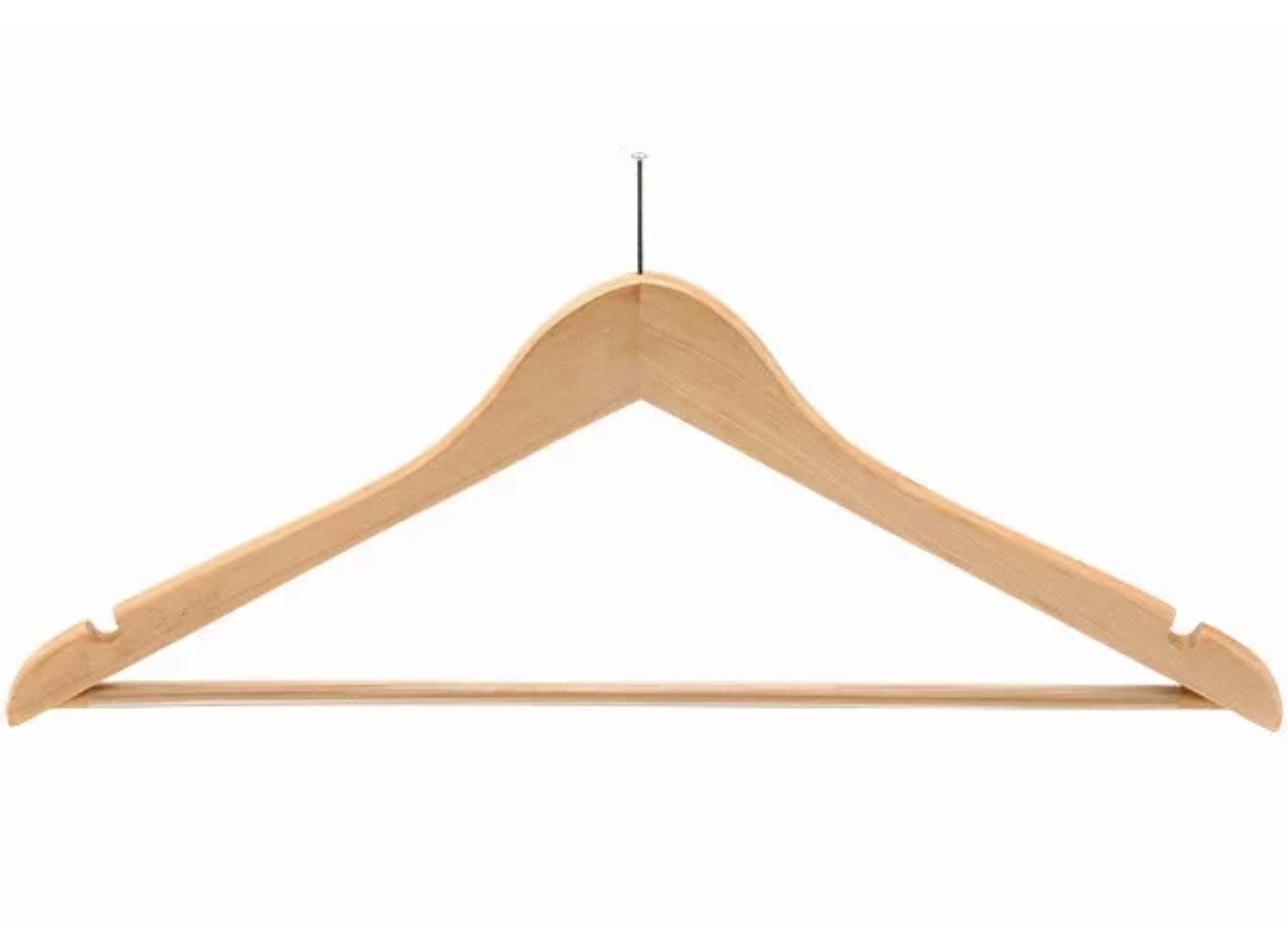 Kleiderbügel im Hotelzimmer: Holz, Metall, Klammern und Diebstahlschutz